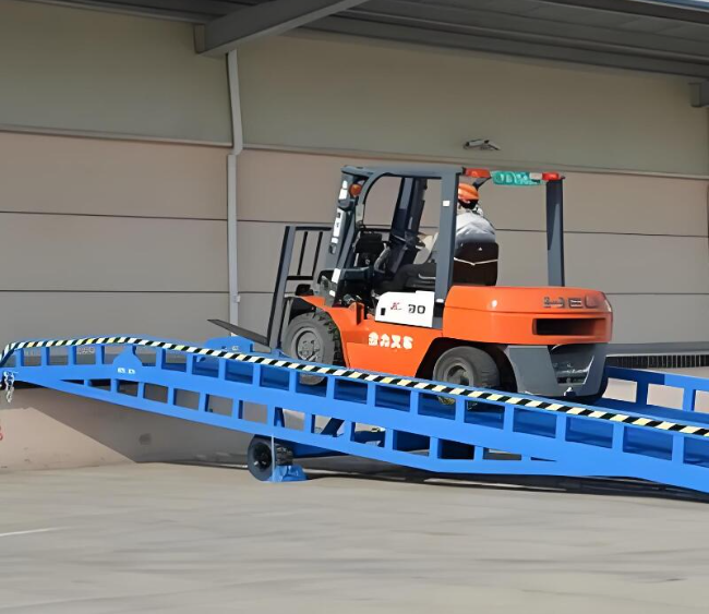 乌什移动式卸货平台（叉车用）